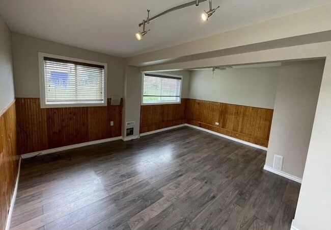 Building Photo - Spacious 3 Bed / 2 Bath Detached Home – Ti...