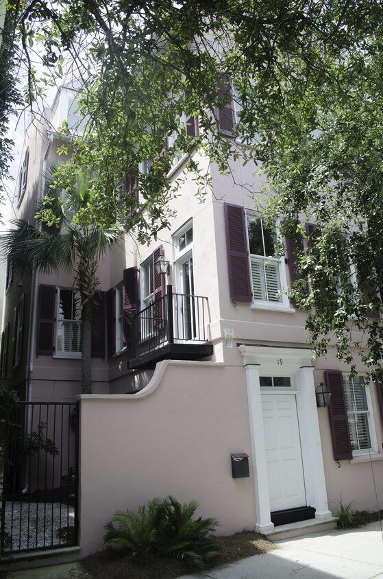 Primary Photo - 19 Jasper St