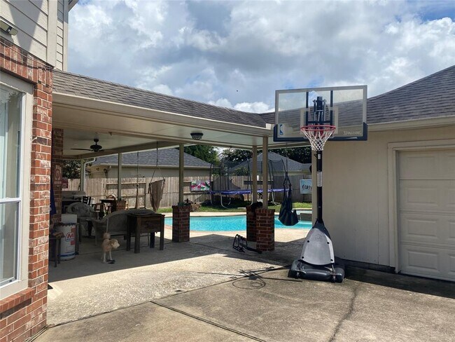 Building Photo - 12223 N Shadow Cove Dr