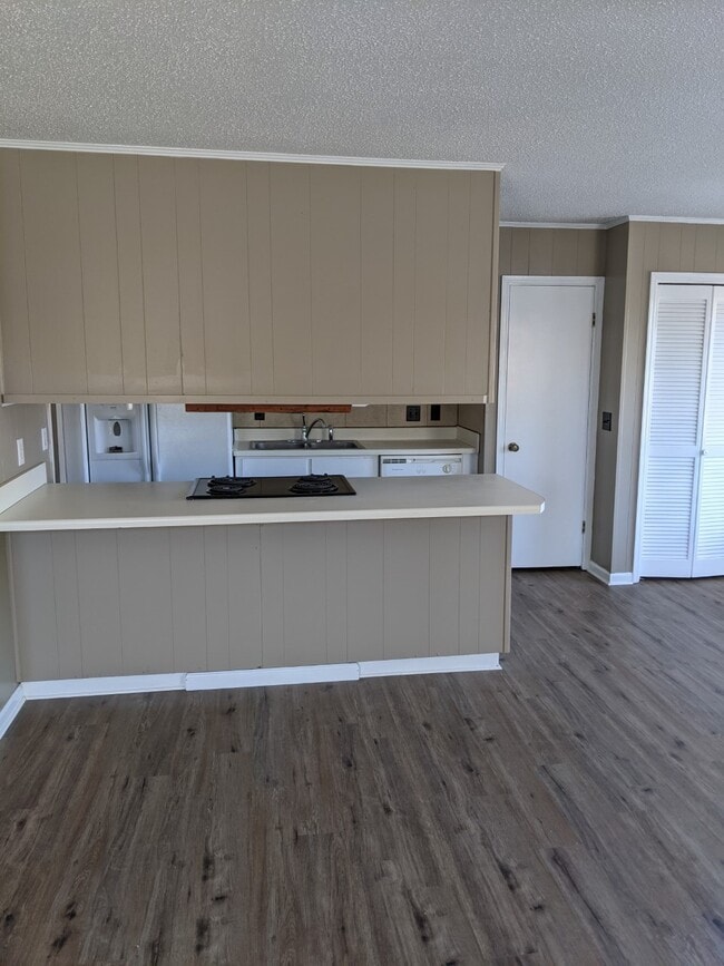 Building Photo - 2203 Glen Haven Dr