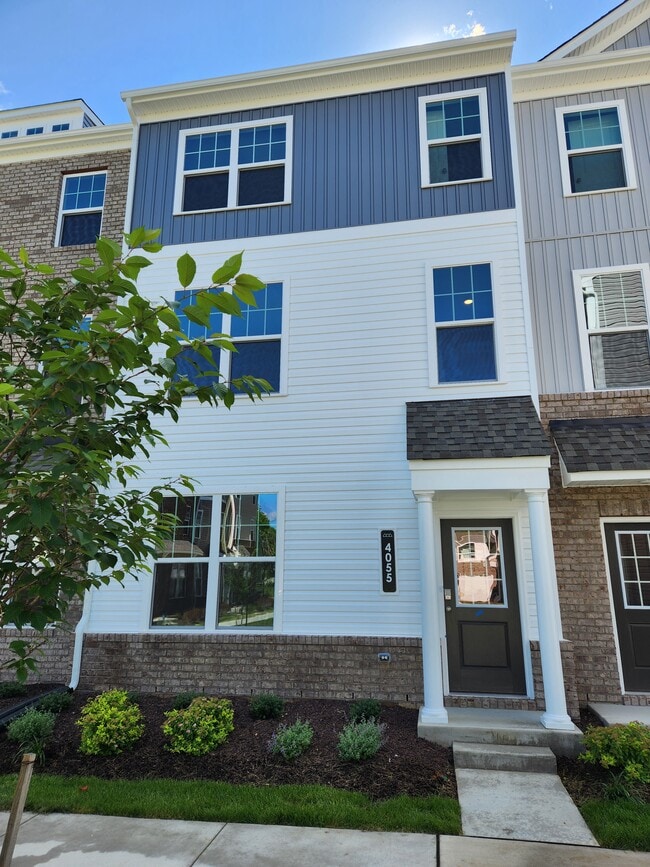 Building Photo - 4055 Grand Reserve Ln