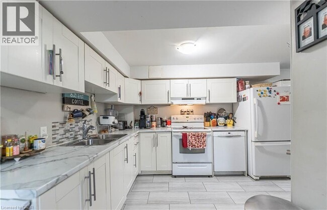 Building Photo - 185 Bellingham Dr