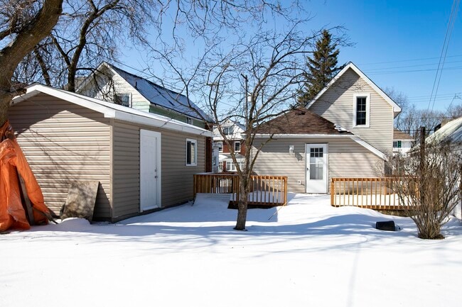 Building Photo - Spacious 3 Bed / 1 Bath Home in Sault Ste. Marie – $2,099/month + Utilities