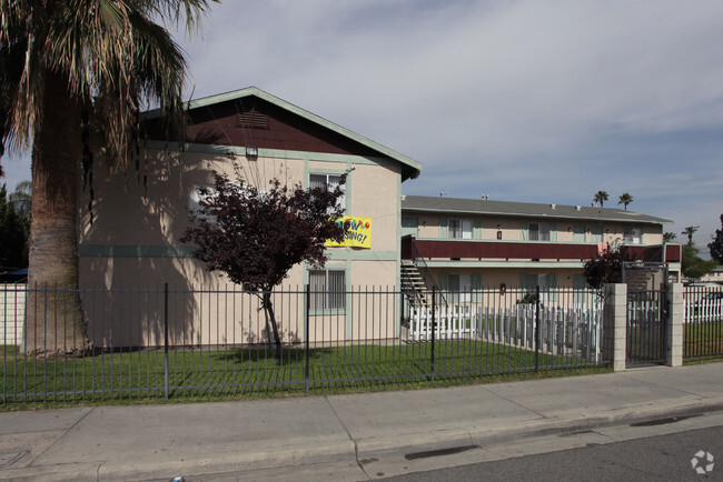 Building Photo - 7th St. Apartments