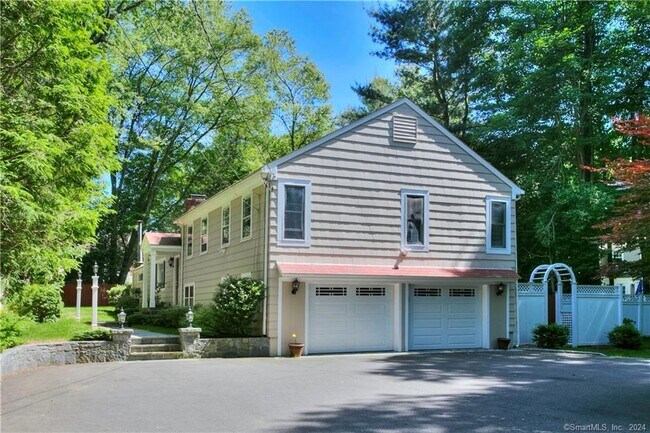 Building Photo - 8 Lone Pine Ln