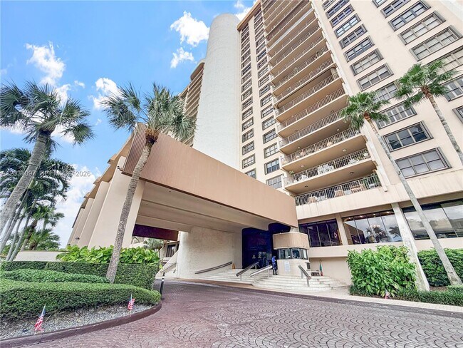 Foto del edificio - 1800 NE 114th St