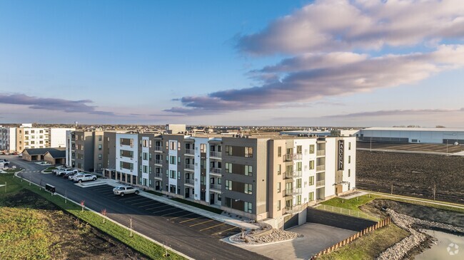 Building Photo - The Ascent at Maplewood