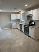 Building Photo - 2734 Ash Rd