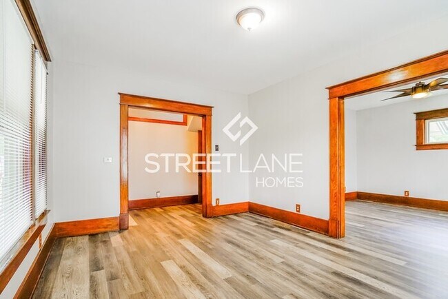 Building Photo - REDUCED!