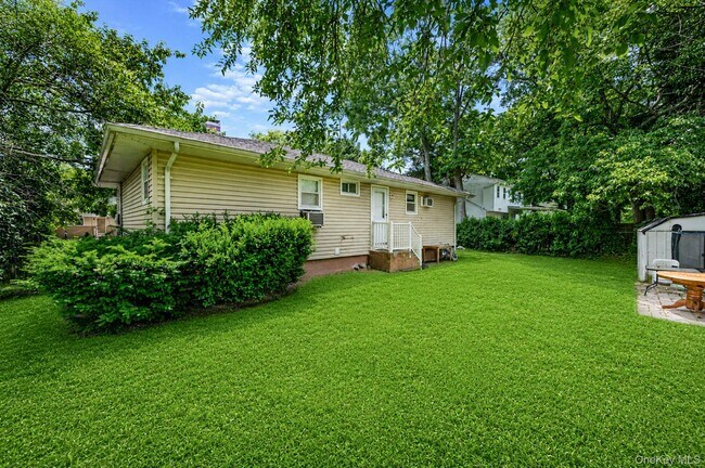 Building Photo - 71 Pinewood Dr