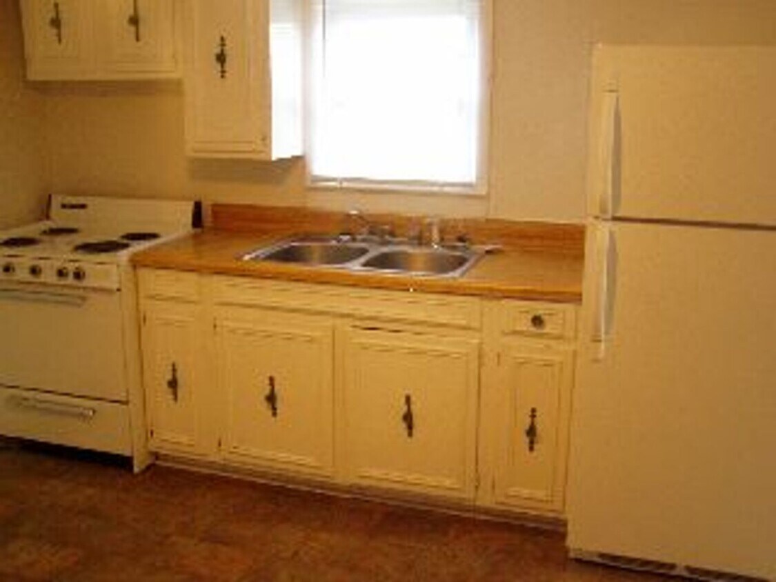 Foto del edificio - 2 Story House Under $800