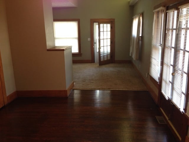 Building Photo - 2 Bedroom Duplex in Riverside!