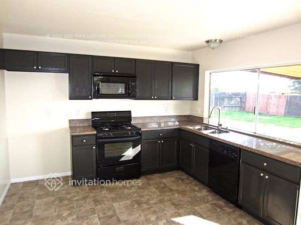 Foto del edificio - 2141 E Bessant St