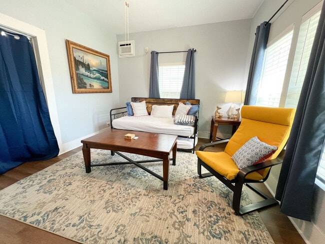 Building Photo - 11001 D St