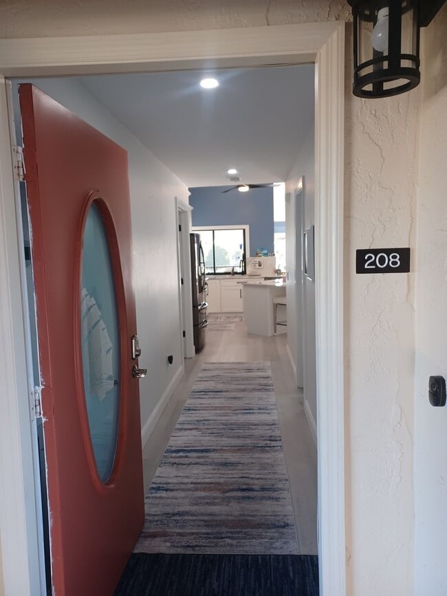 Building Photo - 5605 SW 12th Ave