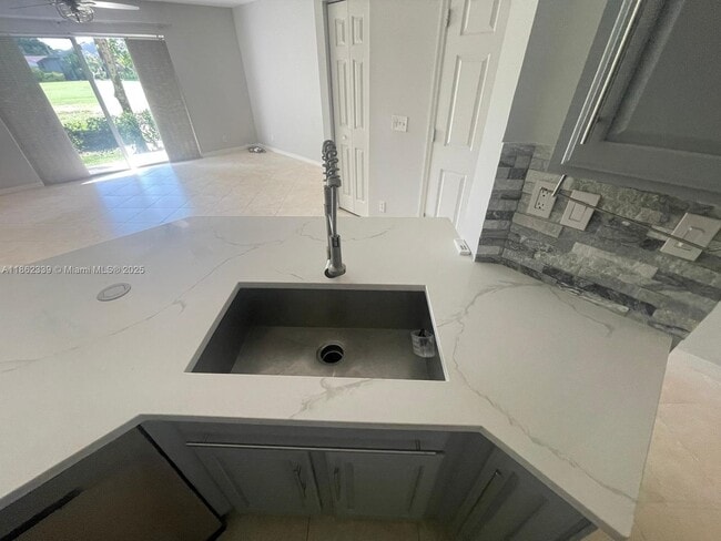 Foto del edificio - 8660 S Southgate Shores Cir