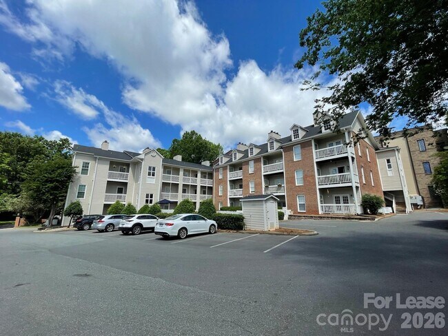 Building Photo - 301 Queens Rd