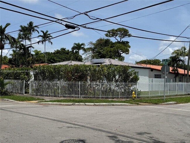Building Photo - 3001 SW 19th St
