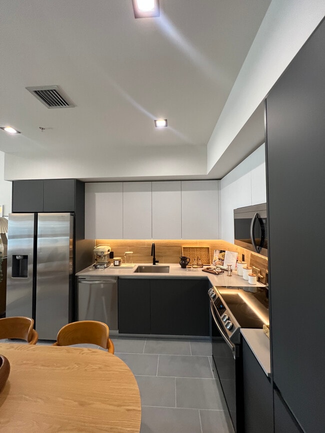 Foto del edificio - 160 NW 27th St