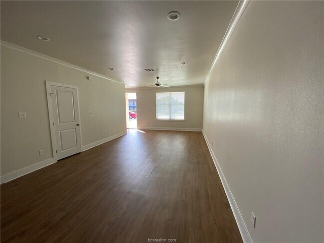 Building Photo - 505 Dominik Dr