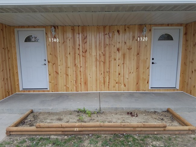 Building Photo - 1320 -1340 S Harriet St