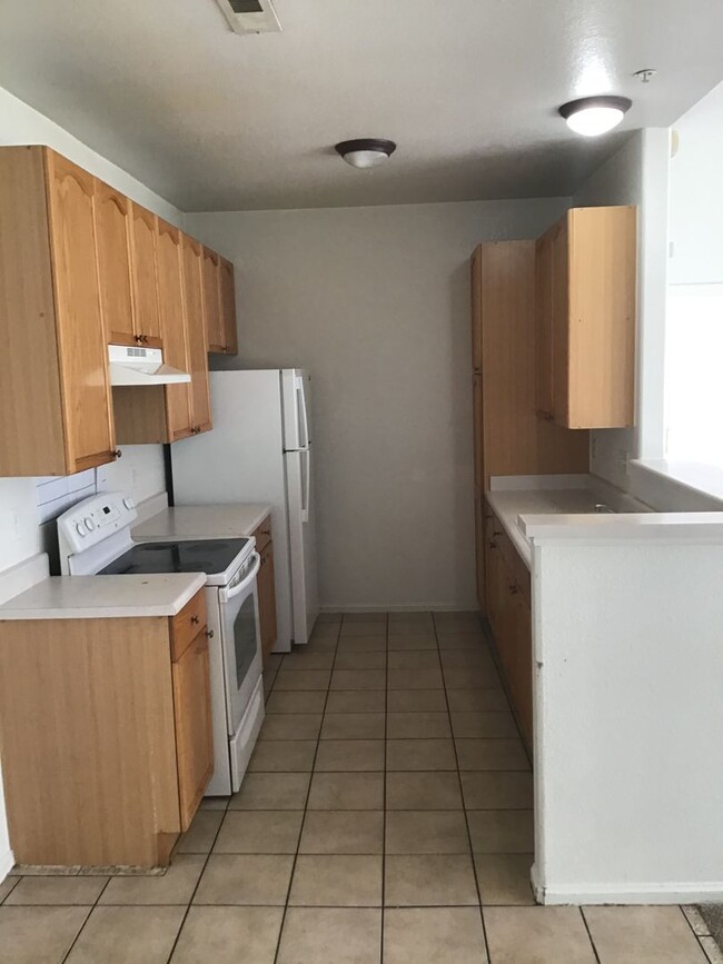 Building Photo - Large 2 bed, 2 bath condo for rent near An...