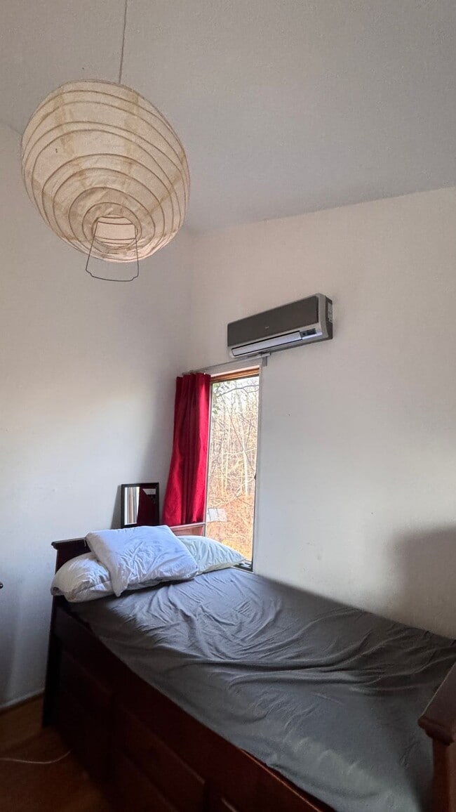 Building Photo - 148 Cat Rock Rd