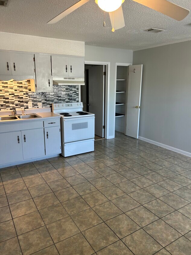 Foto principal - 302 Santa Rosa Blvd