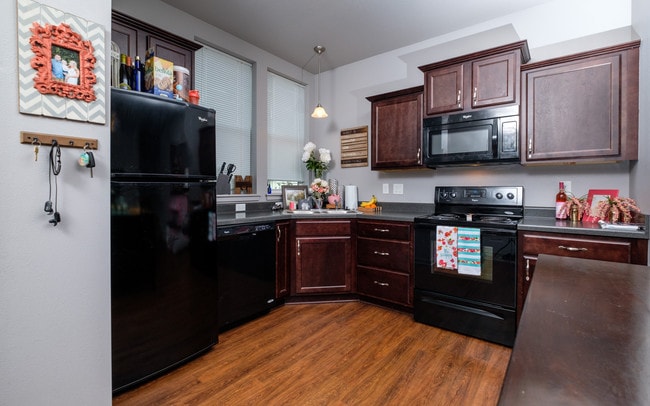 Building Photo - 4805 NE Grant Ln