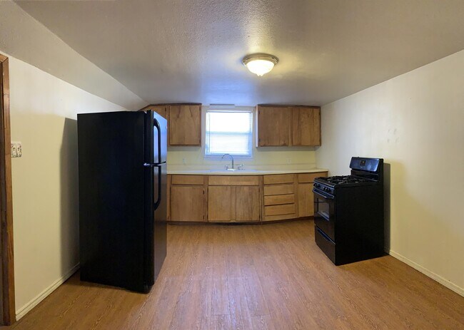 Building Photo - 907 N Avenue K