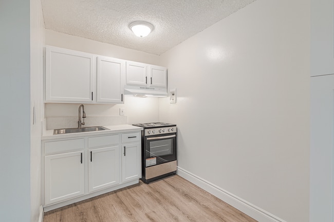 Building Photo - 7466 Rosemead Apts