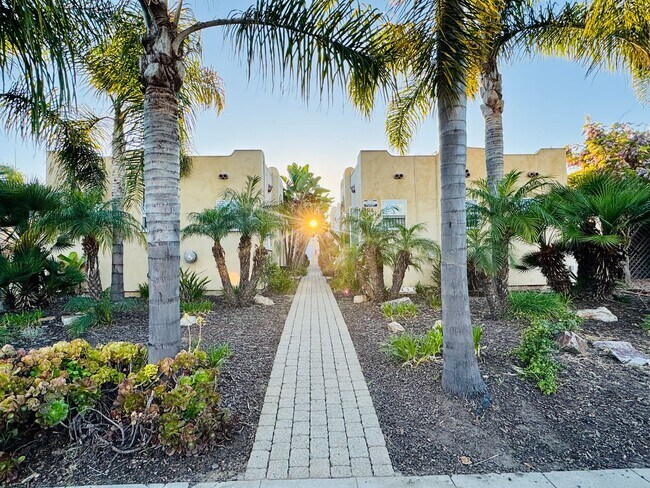 Foto del edificio - AVAILABLE NOW! CHARMING 1BD/1BA NORTH PARK BUNGALOW! ONLY $2,095/MO!