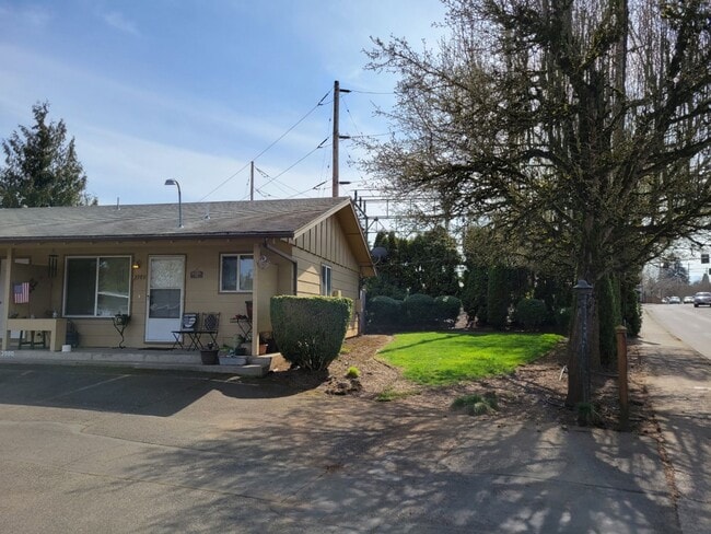 Building Photo - Rent Special: 1/2 Off January - Ground Level 2 Bed 1 Bath W/ Air Conditioning