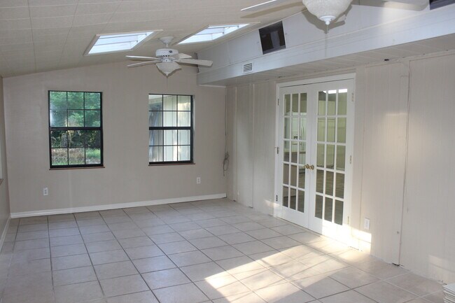 Foto del edificio - PRE-LEASING 8/1/18   Great Updated 4 Bedroom Home