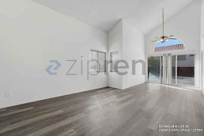 Building Photo - Unit