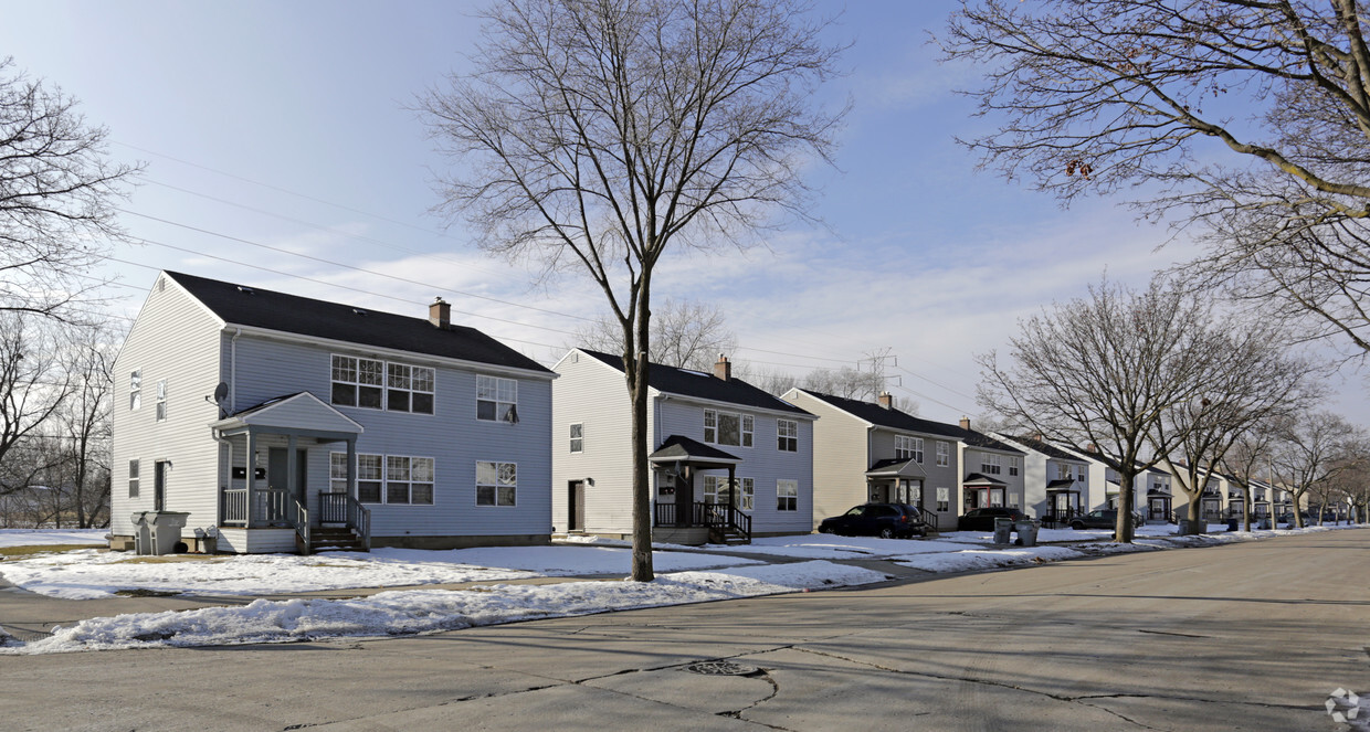 Primary Photo - Long Island Place Apartments