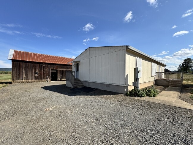 Building Photo - 9500 SW Old Highway 47