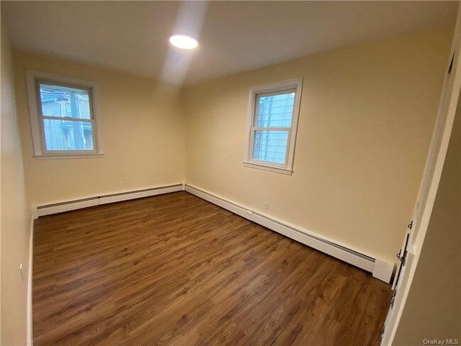 Building Photo - 49 Elm St