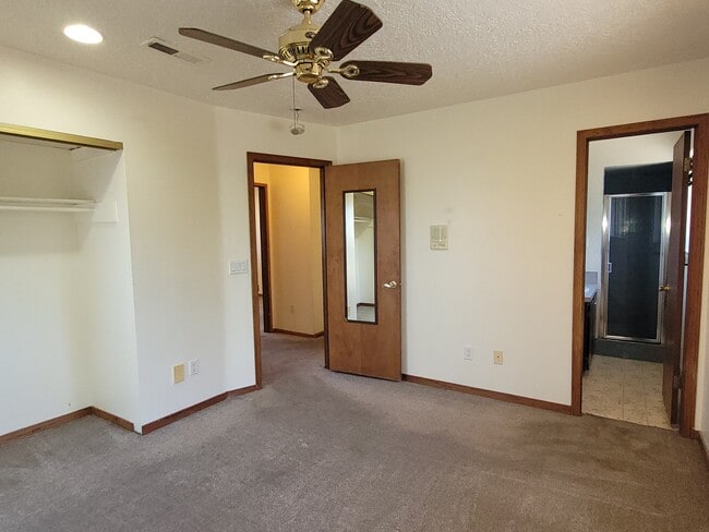 dormitorio principal con ventilador de techo, - 5095 SW 163rd Ave