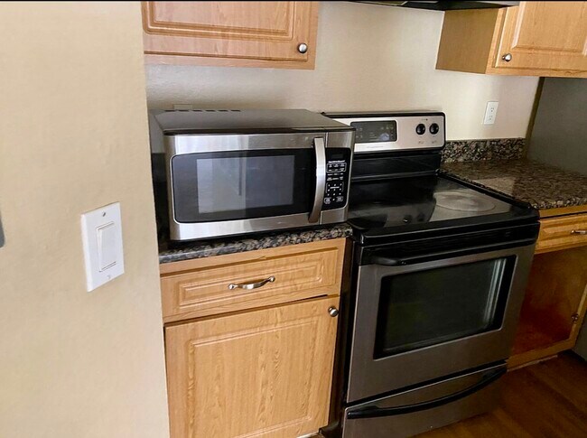 Foto del edificio - 4728 Walden Cir