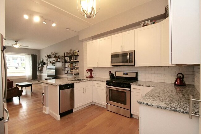 Building Photo - 721 South Blvd