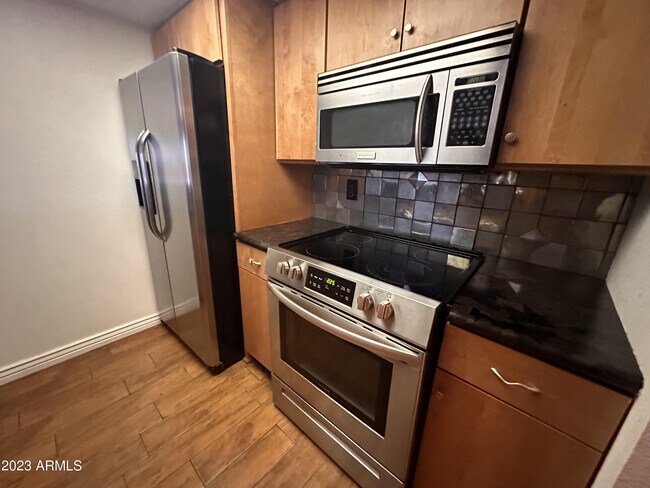 Foto del edificio - 540 N May