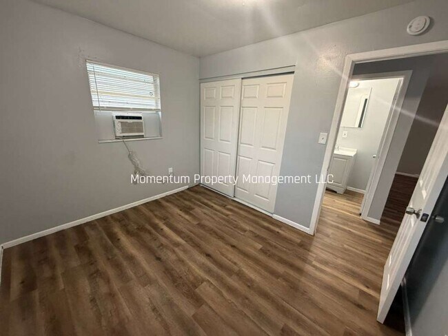 Foto del edificio - Upgraded 2/1 in Tampa- Move in Ready Enjoy ONE MONTH FREE!!