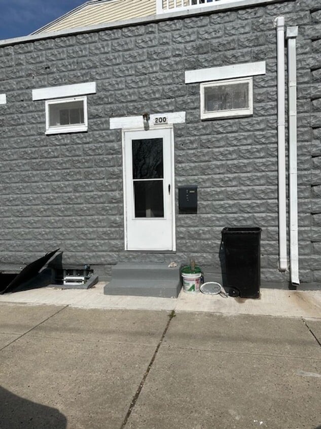 Primary Photo - Newly Renovated 1/2 Bedroom 1 Bath Rental