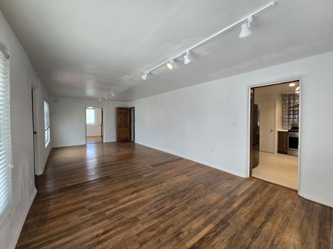 Primary Photo - 802 Agua Fria St