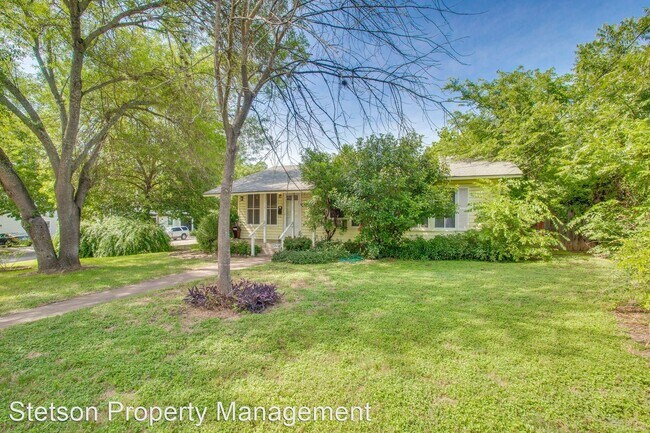 Foto del edificio - 3 br, 2 bath House - 2419 Forest Avenue