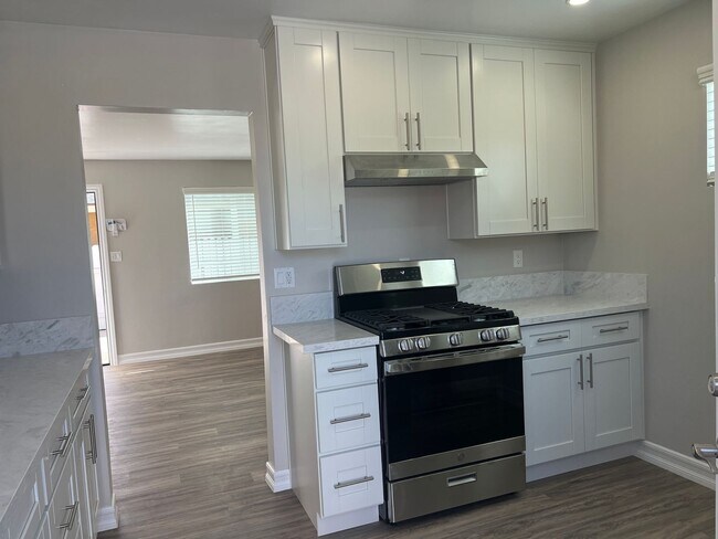 Building Photo - 122 Jefferson Ave