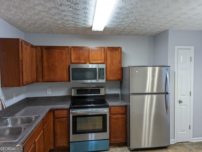 Building Photo - 2486 Piering Dr