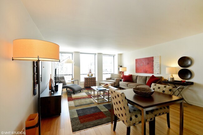 Foto del edificio - 260 E Chestnut St