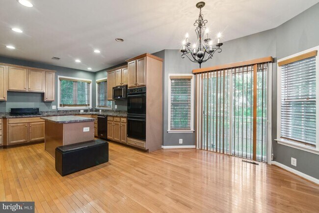 Foto del edificio - 3730 Lions Field Rd